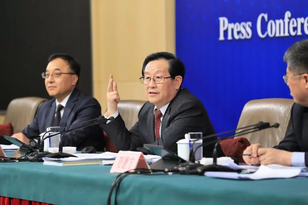 萬(wàn)鋼.jpg